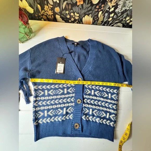 NWT Frye Aztec Blue and White Women's Cardigan Sweater Size Medium - Picture 9 of 11
